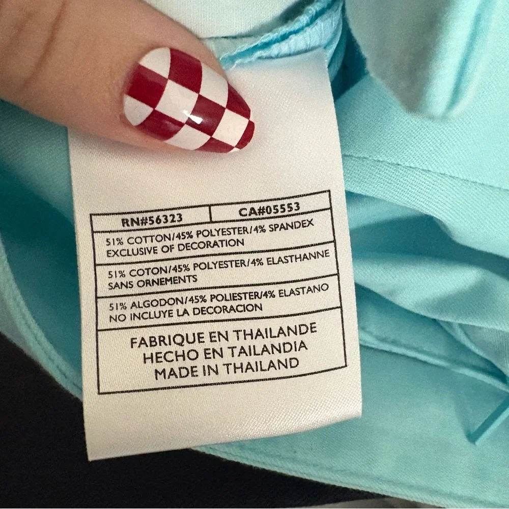 Nike Golf NWOT Aqua Blue Capri Pants - Size 12